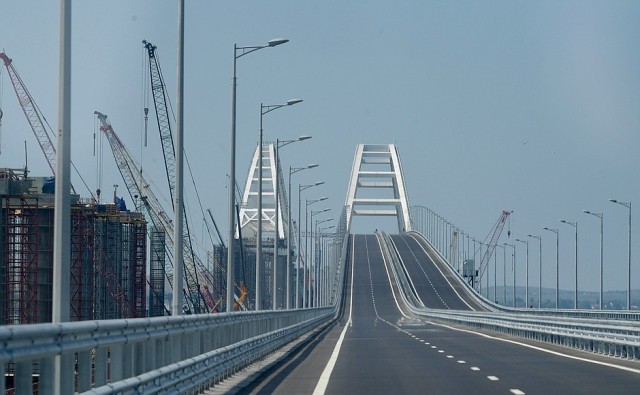 Крымский мост через Керченский залив - фото