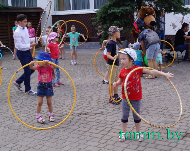 В Бресте впервые отметили Всемирный день жонглирования. Фото Тамары ТИБОРОВСКОЙ