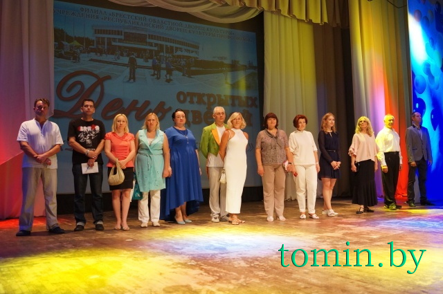 Руководители кружков и студий Брестского ДК профсоюзов. Фото Тамары ТИБОРОВСКОЙ Руководители кружков и студий Брестского ДК профсоюзов. Фото Тамары ТИБОРОВСКОЙ