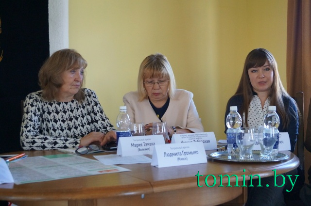 Критики (слева-направо) Людмила Громыка, Мария Танана и Ксения Дубовская. Фото Тамары ТИБОРОВСКОЙ Критики (слева-направо) Людмила Громыка, Мария Танана и Ксения Дубовская. Фото Тамары ТИБОРОВСКОЙ