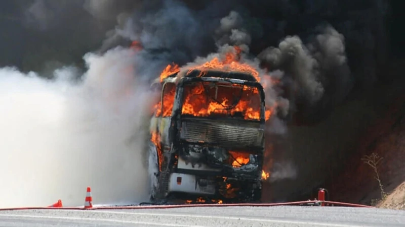В Болгарии попал в ДТП и загорелся автобус