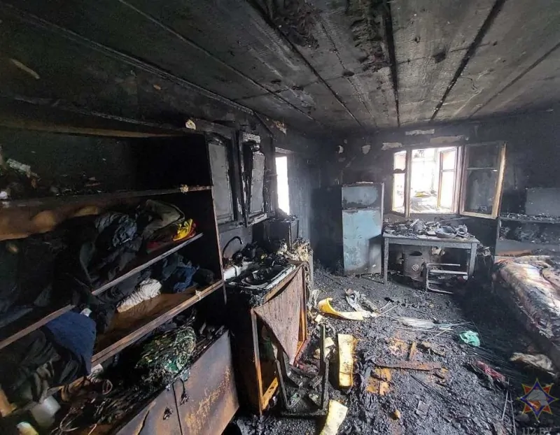 В Микашевичах очевидец спас на пожаре мужчину. Второго вынести не успели…