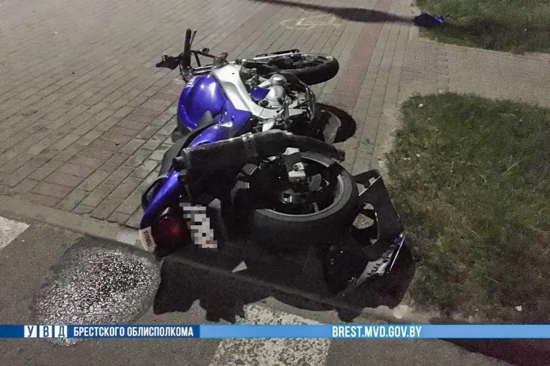 В Пинске мотоциклист сбил на переходе пешехода: оба погибли