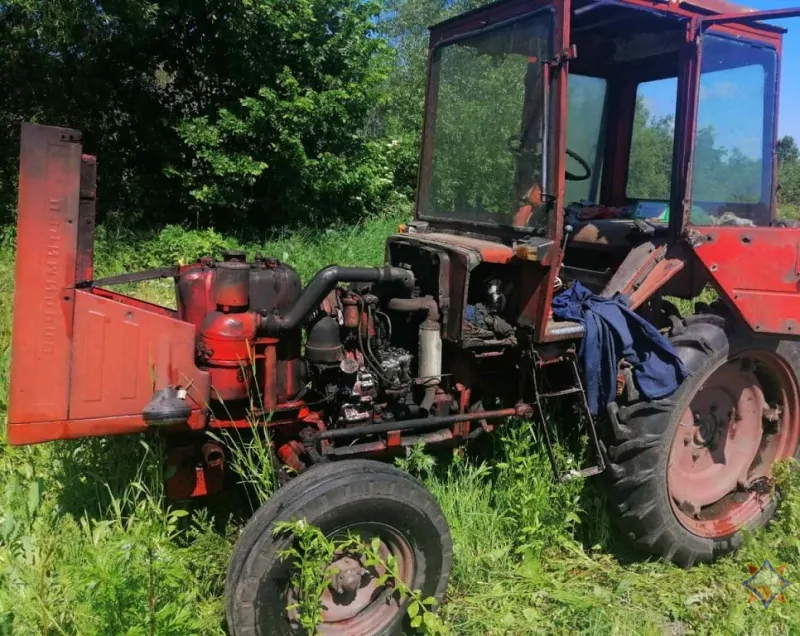 Житель Брестского района пострадал при тушении загоревшегося трактора