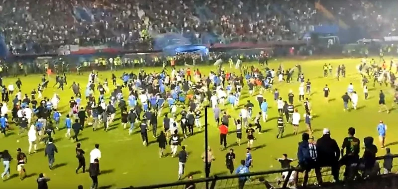 Беспорядки после футбольного матча в Индонезии привели к гибели более 170 человек