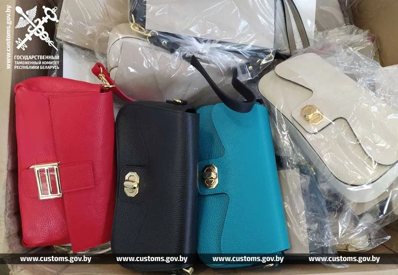 Женскую одежду и сумки на 276 тыс. рублей везли без декларирования через пункт пропуска «Козловичи»
