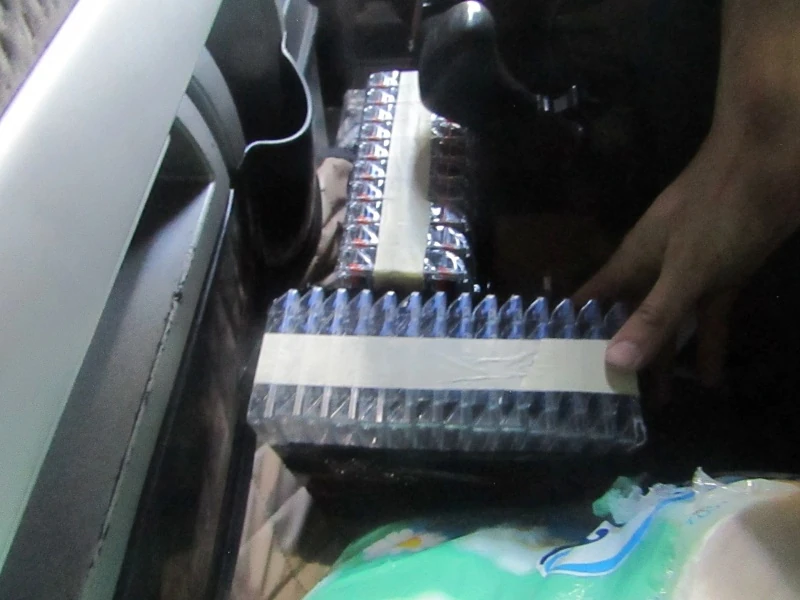 Водитель грузовика спрятал от таможни бритвенные кассеты для станков на 11 тысяч рублей