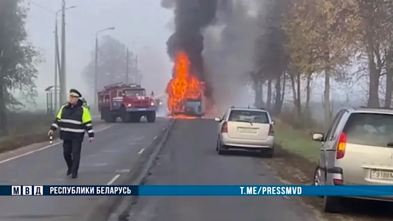 С автовокзала в Барановичах угнали автобус, он сгорел на трассе