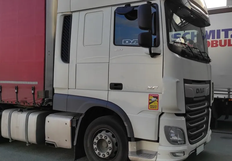 На границе в «Козловичах» изъят грузовой седельный тягач: в тайнике везли контрабанду