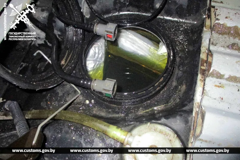 Пункт пропуска «Брест»: таможенники обнаружили 62 кг гашиша, спрятанного в «Ниссане»