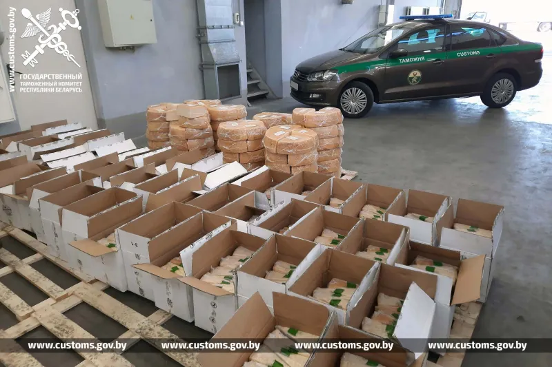 Более 3 тонн сыра мелкими партиями незаконно ввезли в Беларусь. Возбуждено уголовное дело