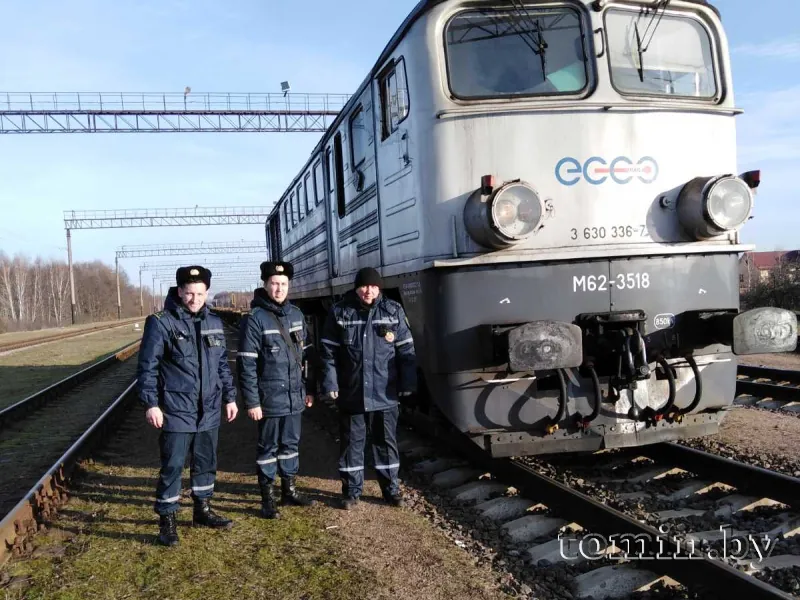 Брестские таможенники проводят паспортный контроль на железной дороге