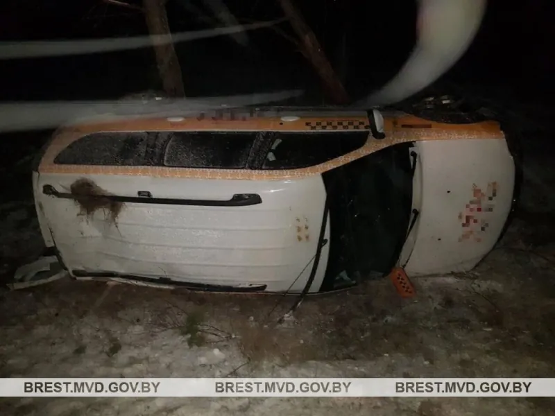 Под Жабинкой опрокинулось такси: пострадала пассажирка