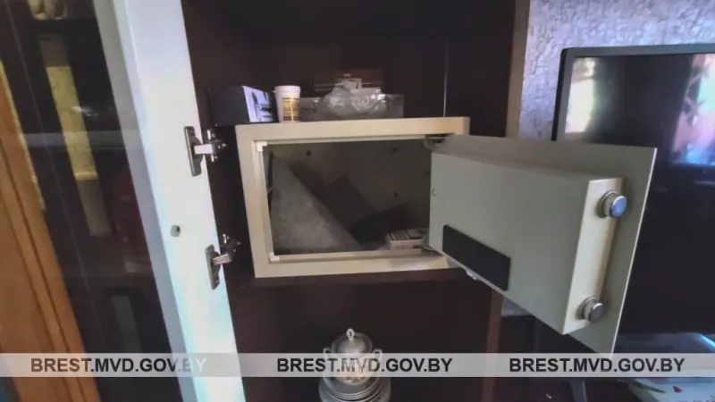 Житель Барановичей украл у подруги из сейфа копилку с 1,5 тыс. рублей