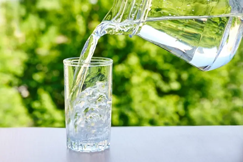 Сколько нужно пить воды летом и при занятиях спортом