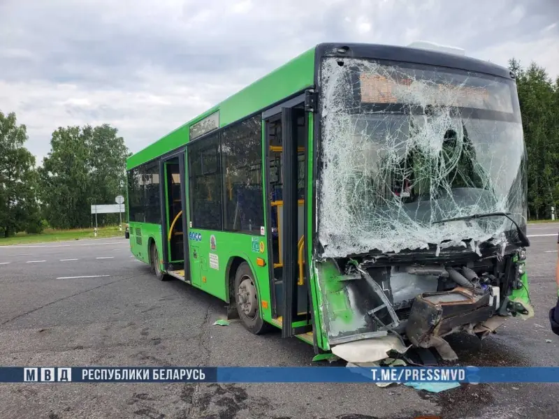 Под Пинском столкнулись автобусы: 3 человека в больнице