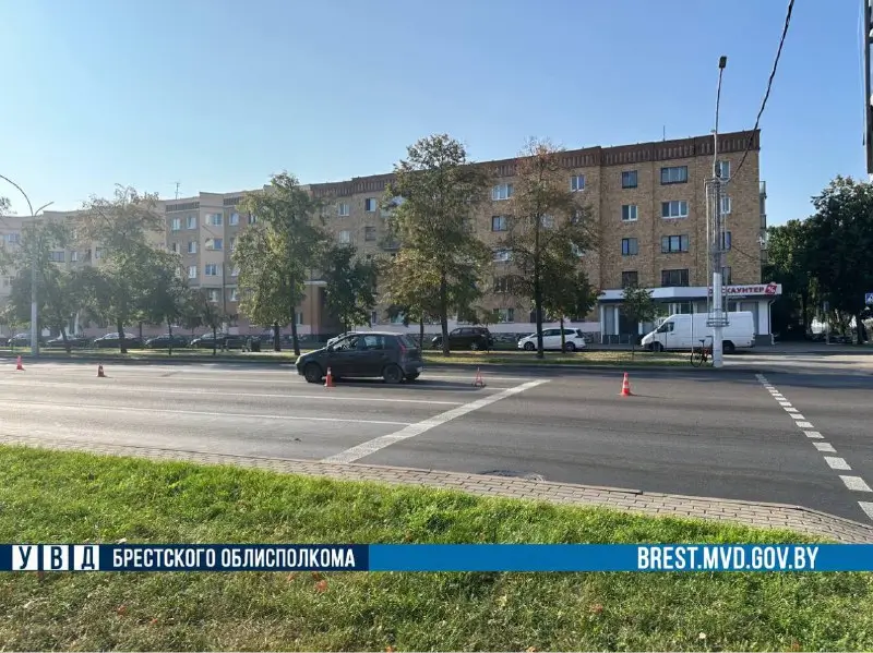 Проскочила на красный и сбила велосипедистку: ДТП на перекрестке в центре Бреста