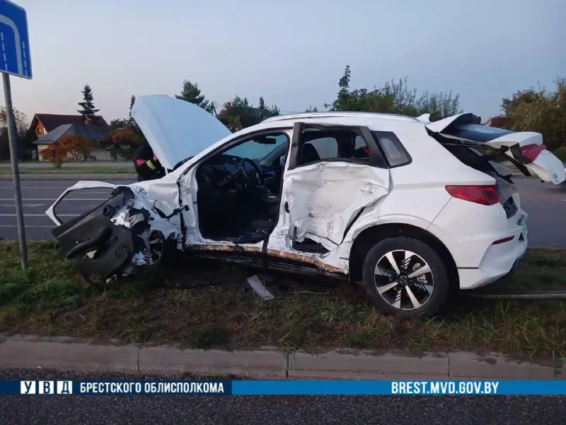 В Бресте легковушка врезалась в маршрутку: двое пострадавших