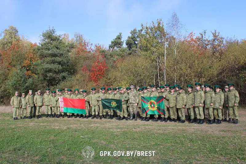 Целую дубраву заложили пограничники в Брестском районе