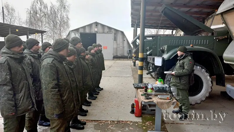 Оборона военного городка, маскировка техники и другие задачи: в Бресте зенитчики провели занятия по боевой готовности