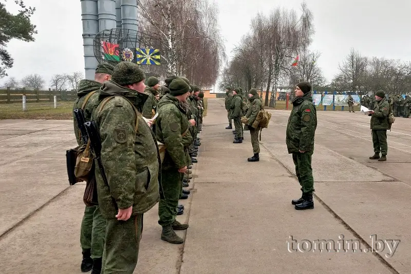 Оборона военного городка, маскировка техники и другие задачи: в Бресте зенитчики провели занятия по боевой готовности