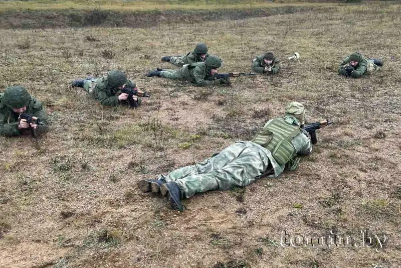 Оборона военного городка, маскировка техники и другие задачи: в Бресте зенитчики провели занятия по боевой готовности