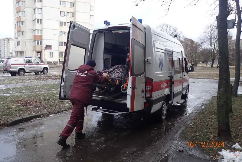 Зажигала свечу перед иконой и попала в больницу с сильными ожогами: несчастный случай в Бобруйске