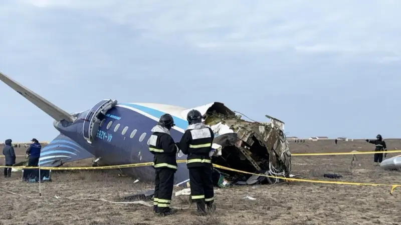 Летевший из Баку в Грозный пассажирский самолет разбился в Казахстане