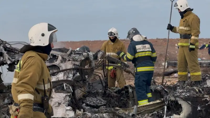 Летевший из Баку в Грозный пассажирский самолет разбился в Казахстане