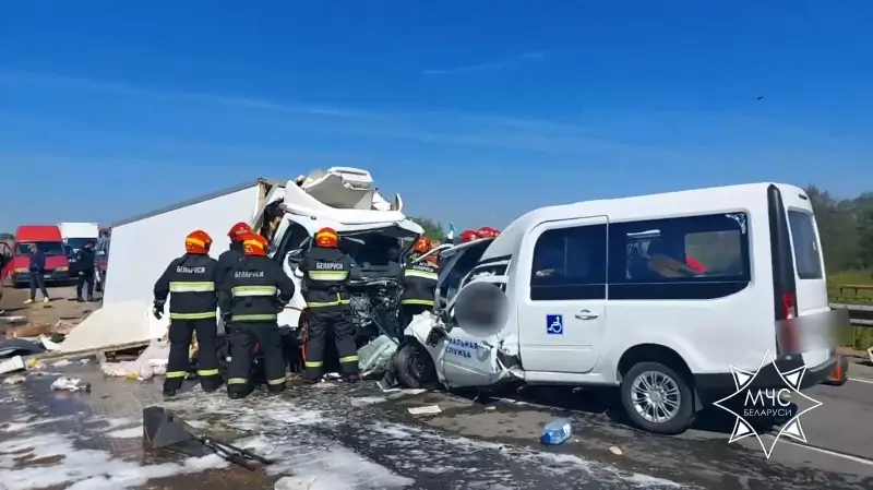 На Могилевщине легковушка врезалась в грузовик: трое погибших, двое раненых