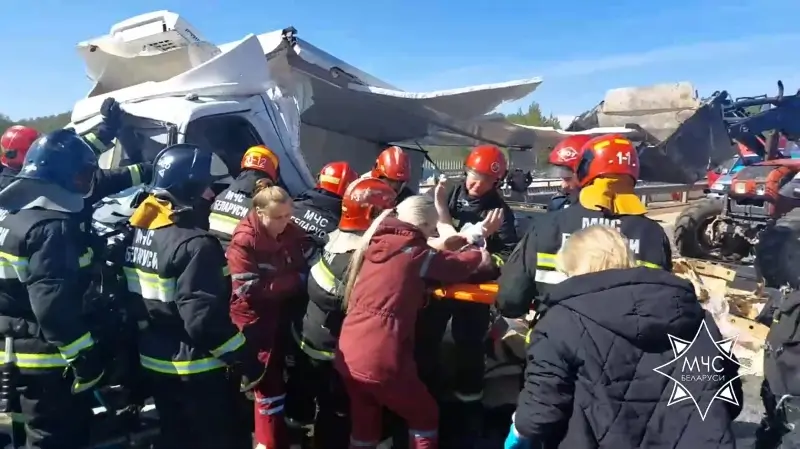 На Могилевщине легковушка врезалась в грузовик: трое погибших, двое раненых