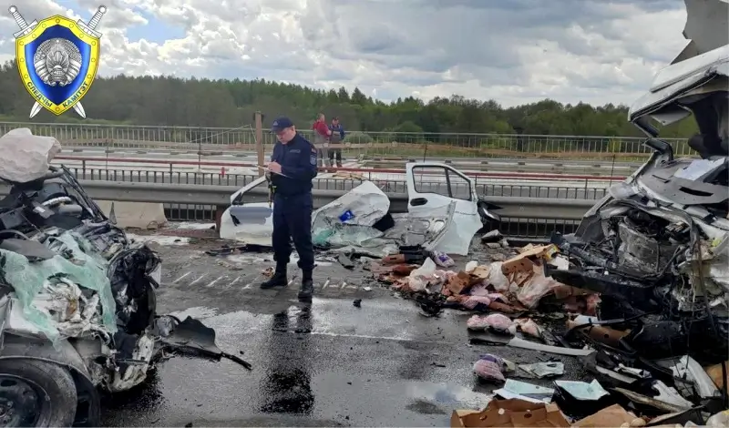 На Могилевщине легковушка врезалась в грузовик: трое погибших, двое раненых