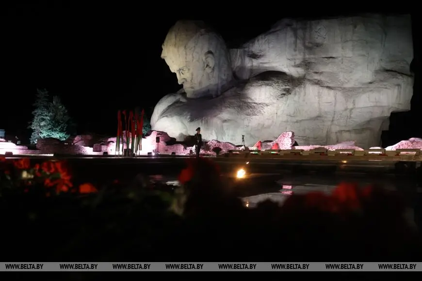 Более 35 тысяч человек стали зрителями концерта-реквиема в Брестской крепости Более 35 тысяч человек стали зрителями концерта-реквиема в Брестской крепости