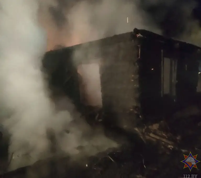 На ночном пожаре в Ляховичском районе погиб мужчина. Еще один пострадал На ночном пожаре в Ляховичском районе погиб мужчина. Еще один пострадал