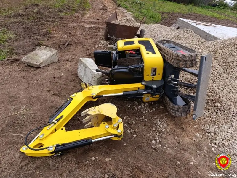 Дачника насмерть придавило ковшом мини-экскаватора