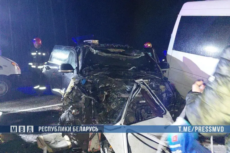 На Гомельщине лоб в лоб столкнулись маршрутка и внедорожник: шестеро погибших