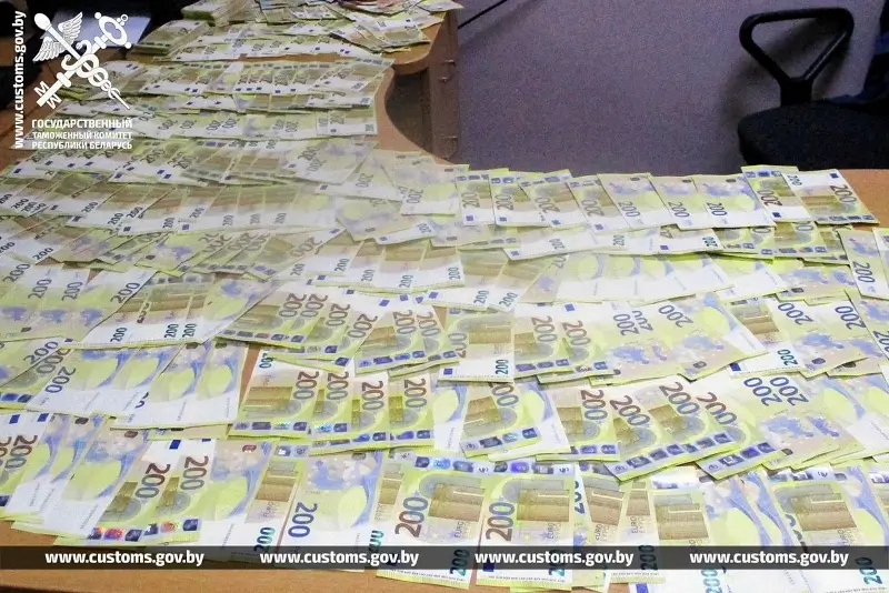 Фактов незаконного провоза валюты через белорусско-польскую границу стало вдвое больше