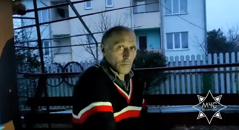 Житель Могилевщины вынес из огня двух малышей