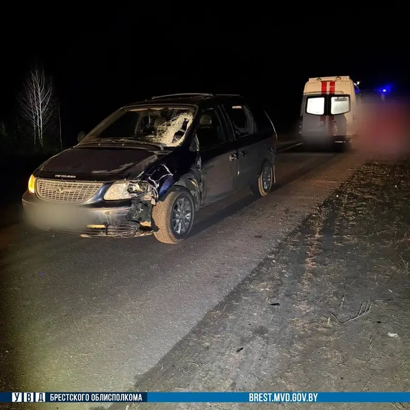 В Ивановском районе «Крайслер» насмерть сбил 17-летнего парня В Ивановском районе «Крайслер» насмерть сбил 17-летнего парня