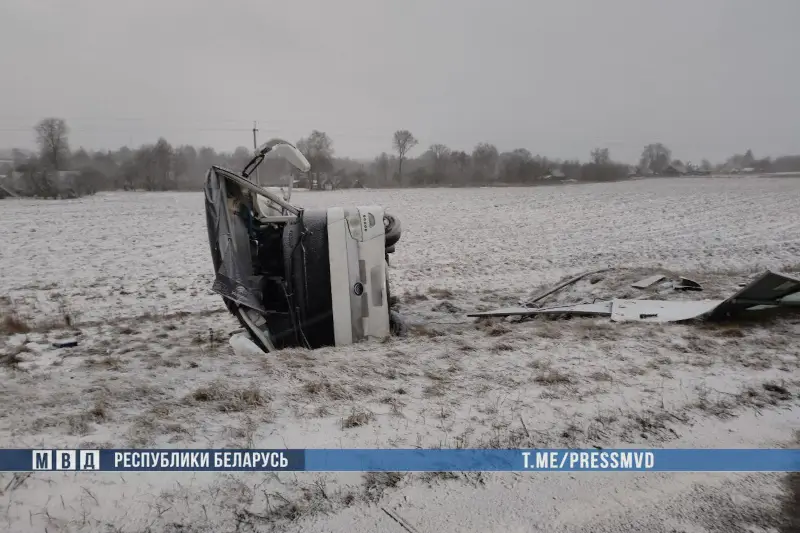 На М1 перевернулся автобус Москва-Брест: погибла женщина, шесть человек в больнице