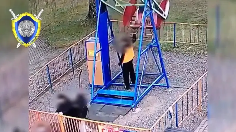 В Могилеве парень погиб от удара каруселью В Могилеве парень погиб от удара каруселью