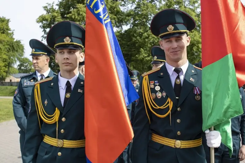 Брестский ГОЧС отметил 25-летие парадом и выставкой техники Брестский ГОЧС отметил 25-летие парадом и выставкой техники