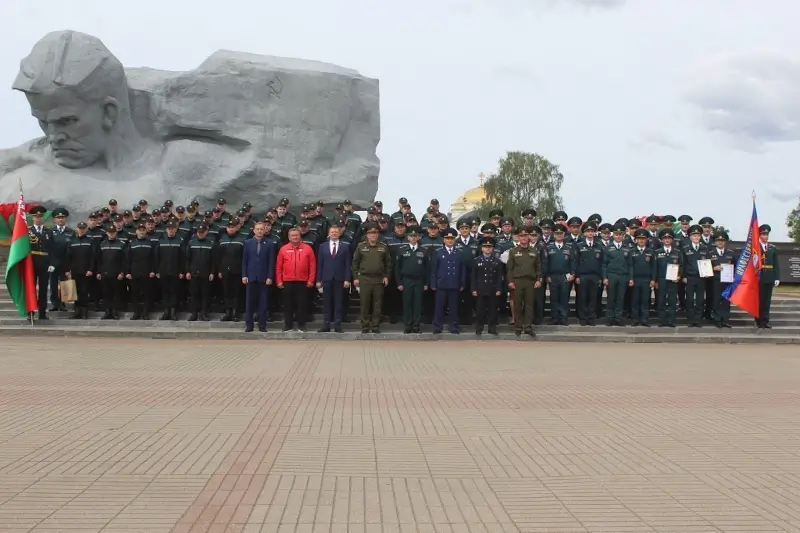 Брестский ГОЧС отметил 25-летие парадом и выставкой техники Брестский ГОЧС отметил 25-летие парадом и выставкой техники