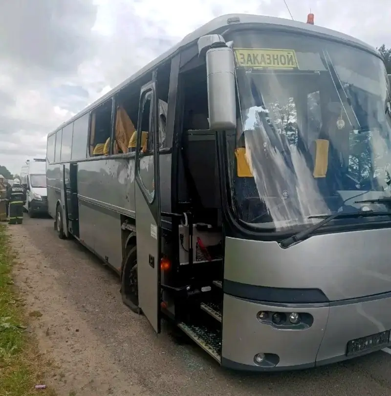 Беспилотник под Брянском ударил по автобусу с детьми из Беларуси Беспилотник под Брянском ударил по автобусу с детьми из Беларуси