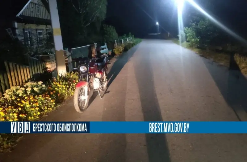 На скорости врезался в забор: в Пинском районе насмерть разбился мотоциклист-бесправник На скорости врезался в забор: в Пинском районе насмерть разбился мотоциклист-бесправник