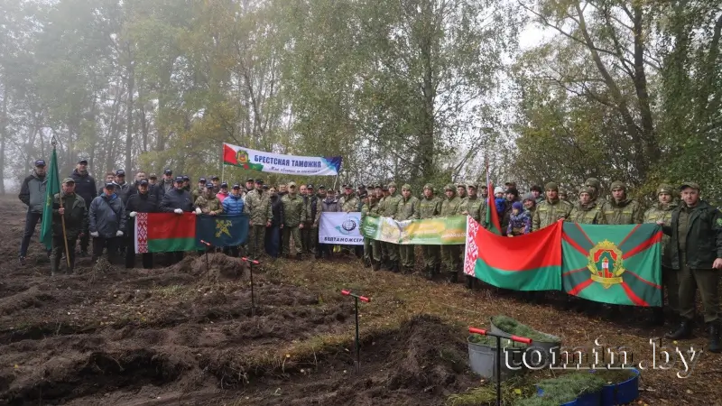 Брестская таможня присоединилась к акции «Дай лесу новае жыццё!» Брестские таможенники высадили более 11 тысяч молодых деревьев
