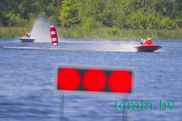 Гонки чемпионата Беларуси по водно-моторному спорту в Бресте - фото