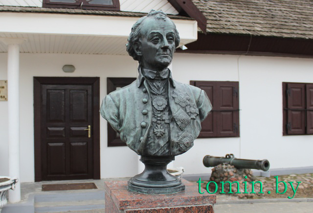 Дом-музей Суворова в Кобрине - фото
