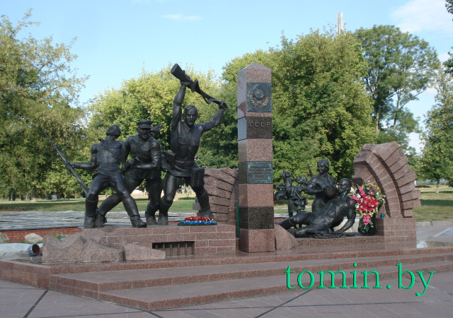 Памятник Героям границы, женщинам и детям, мужеством своим в бессмертие шагнувшим - фото Тамары ТИБОРОВСКОЙ