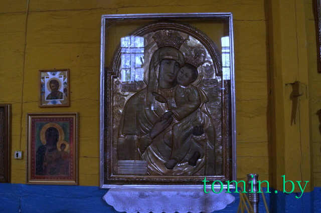 Свято-Николаевская церковь на хуторе Вежное Пружанского района - памятник деревянного зодчества XVIII века. Фото Тамары ТИБОРОВСКОЙ Свято-Николаевская церковь на хуторе Вежное Пружанского района - памятник деревянного зодчества XVIII века. Фото Тамары ТИБОРОВСКОЙ